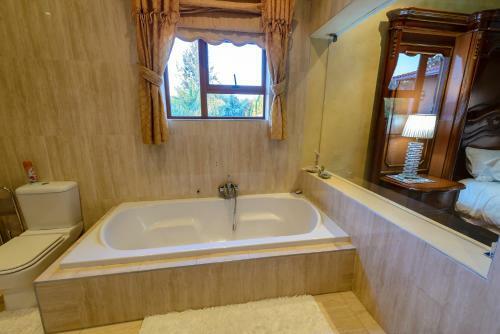 Equestrian Royal Hotel Boutique & Spa