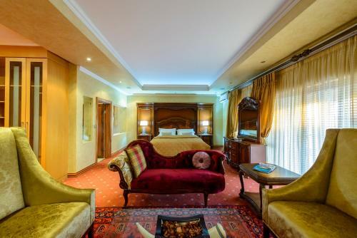 Equestrian Royal Hotel Boutique & Spa
