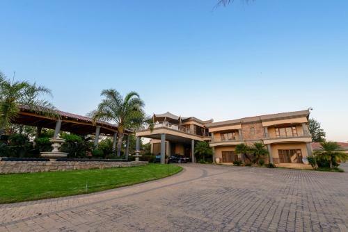 Equestrian Royal Hotel Boutique & Spa