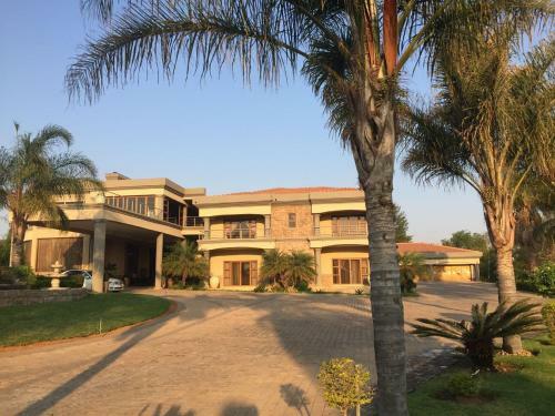 Equestrian Royal Hotel Boutique & Spa
