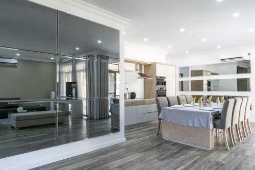 3 Bedrooms Exclusive Villa In Mass Media