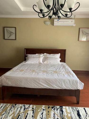 3 Bedrooms In An Apartment In Mass Media