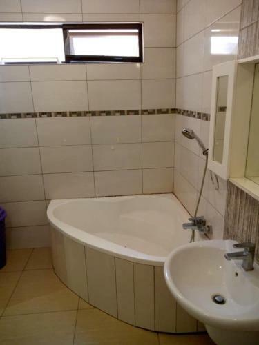4 Bedrooms Luxurious Apartment In Jesmondin