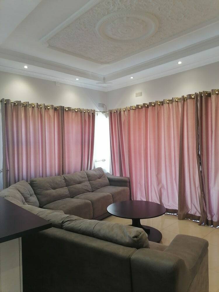 Hostal 848 Guest House