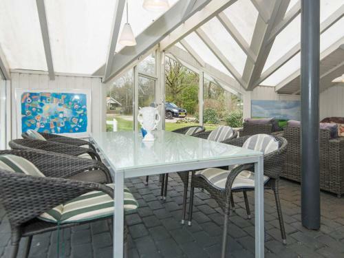 Three-bedroom Holiday Home In Oksb�l 37