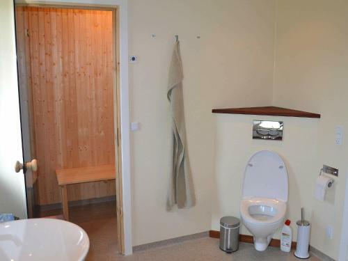 Three-bedroom Holiday Home In Bjert 5