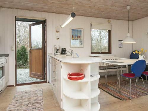 Three-bedroom Holiday Home In Bjert 5