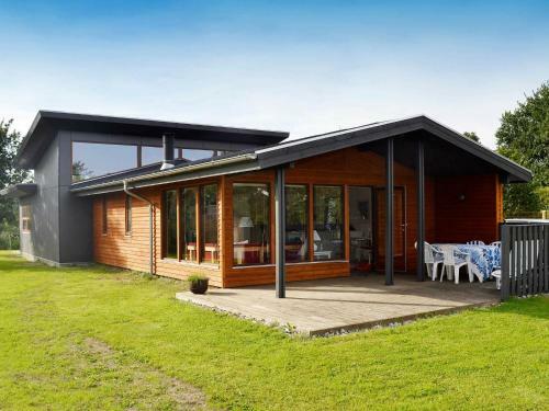 Three-bedroom Holiday Home In Bjert 5