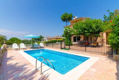 Montbarbat Villa Sleeps 8 Pool Wifi