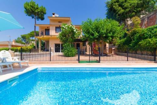 Montbarbat Villa Sleeps 8 Pool Wifi