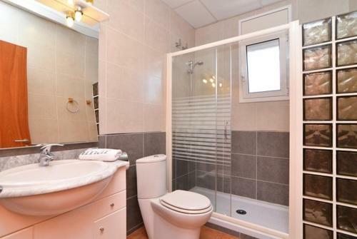 Montbarbat Villa Sleeps 8 Pool