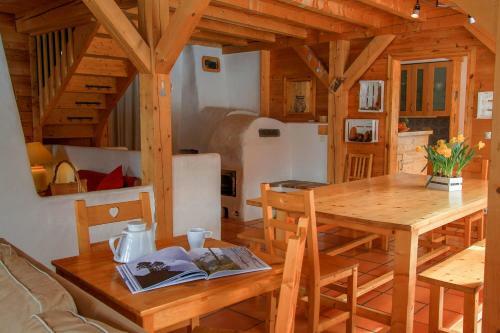 Le Troll Hameau Des Chazals Nevache Hautes Alpes