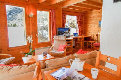 Le Troll Hameau Des Chazals Nevache Hautes Alpes