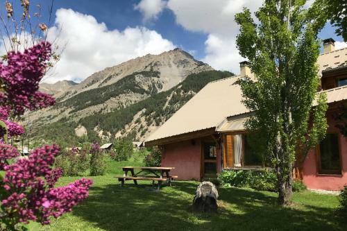 Le Troll Hameau Des Chazals Nevache Hautes Alpes