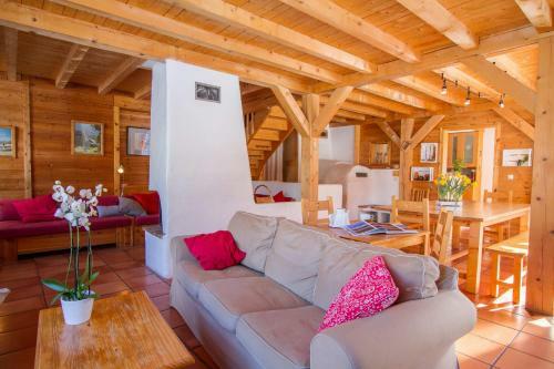 Le Troll Hameau Des Chazals Nevache Hautes Alpes