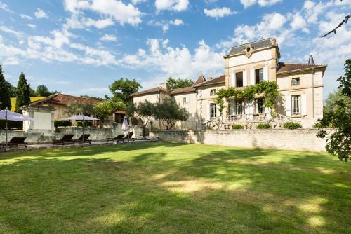 Montjoi Chateau Sleeps 26 Pool Wifi