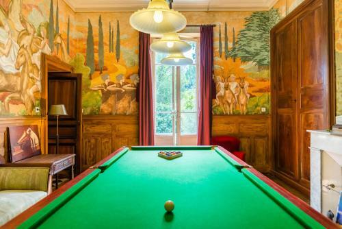 Montjoi Chateau Sleeps 26 Pool Wifi