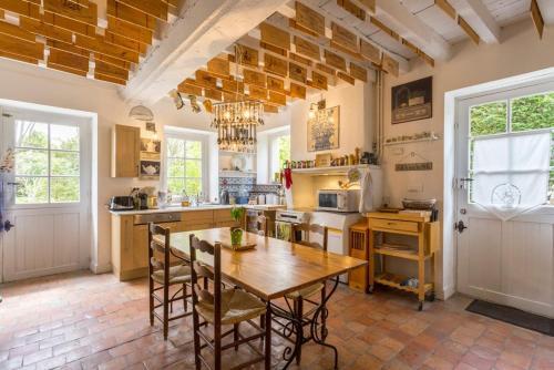 Vaumambert Villa Sleeps 6 Pool Wifi