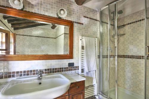 Castagnori Villa Sleeps 8 Wifi
