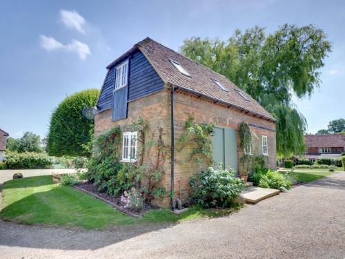 Vintage Holiday Home In Leigh With Swimming Pool