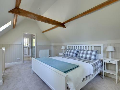 Vintage Holiday Home In Leigh With Swimming Pool