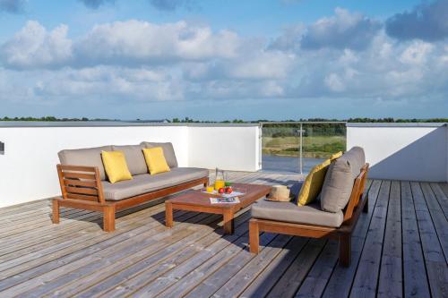 Woodsford Villa Sleeps 10 Pool Wifi