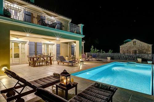 Antipata Villa Sleeps 6 Pool Air Con Wifi