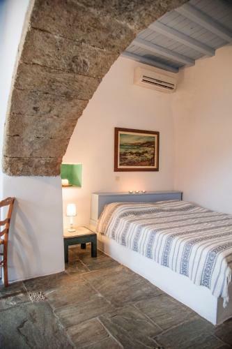 Hostal Guest House Pitsinades