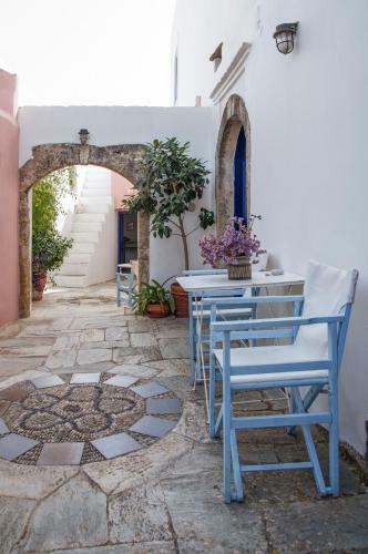Hostal Guest House Pitsinades