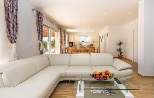 Three-bedroom Holiday Home In Lovrec
