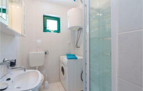 Two-bedroom Holiday Home In Rastane Donje