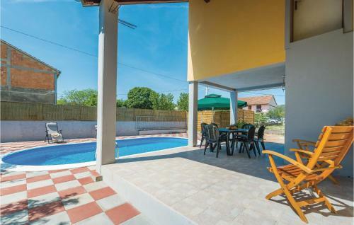 Two-bedroom Holiday Home In Rastane Donje