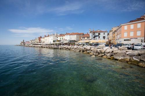 Classy Apartment In Piran Center Hd