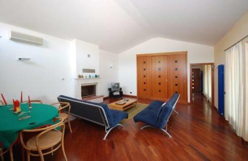 Montegabbione Apartment Sleeps 6
