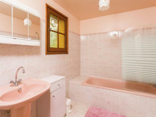 Charming Holiday Home In Prats-du-perigord With Pool