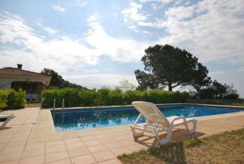 Caules Villa Sleeps 8 Pool Wifi