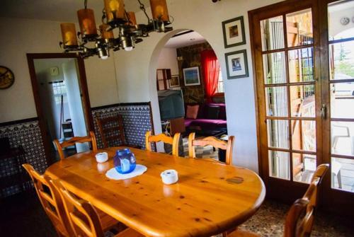 Caules Villa Sleeps 8 Pool Wifi