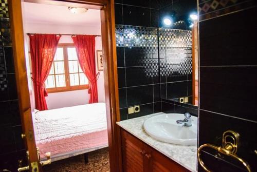 Caules Villa Sleeps 8 Pool Wifi