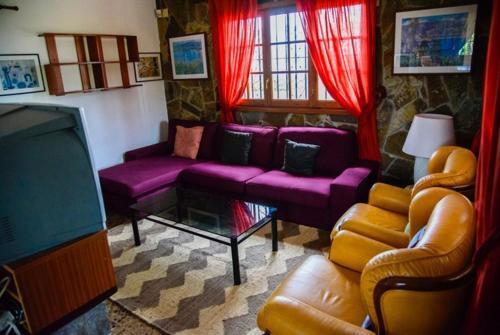 Caules Villa Sleeps 8 Pool Wifi