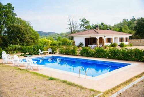 Caules Villa Sleeps 8 Pool Wifi