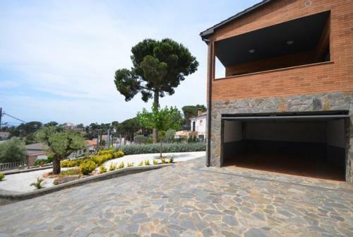 Caules Villa Sleeps 6 Pool Wifi