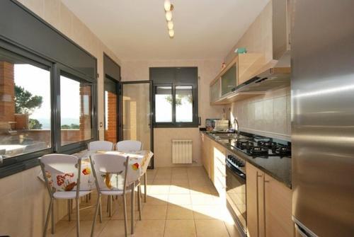 Caules Villa Sleeps 6 Pool Wifi