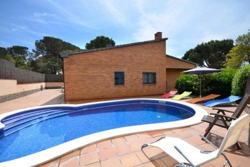 Caules Villa Sleeps 6 Pool Wifi