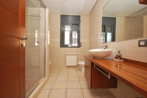 Caules Villa Sleeps 6 Pool Wifi