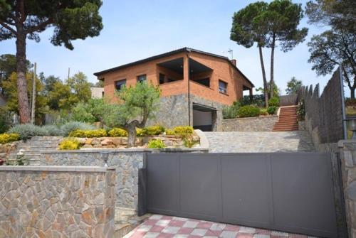 Caules Villa Sleeps 6 Pool Wifi