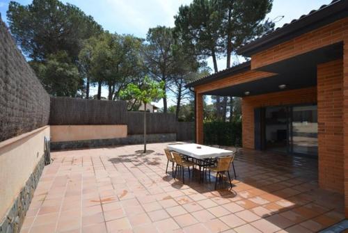 Caules Villa Sleeps 6 Pool Wifi