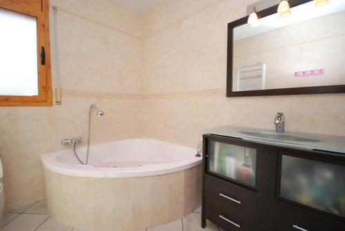 Caules Villa Sleeps 10 Pool Wifi