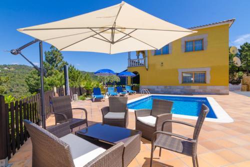 Caules Villa Sleeps 10 Pool Wifi