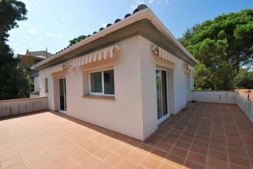 Caules Villa Sleeps 6 Pool