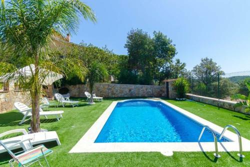 Caules Villa Sleeps 10 Pool Wifi